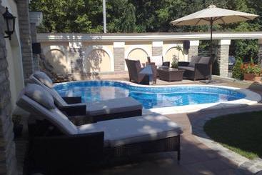 هتل Garni  Vila Lago