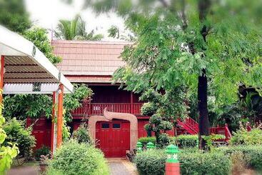 Jaroenrat Resort