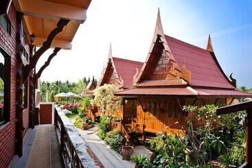 Jaroenrat Resort