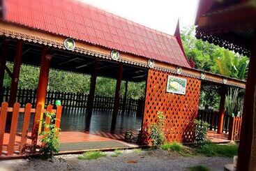 Jaroenrat Resort