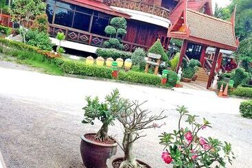 Jaroenrat Resort