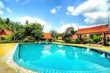 Jaroenrat Resort