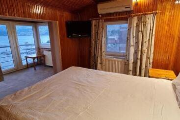 Lale Pension
