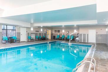 Residence Inn By Marriott Akron South/green