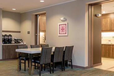 Residence Inn By Marriott Akron South/green