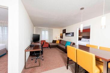 Residence Inn By Marriott Akron South/green