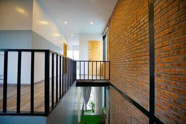 5 To 10 Bedrooms Houses