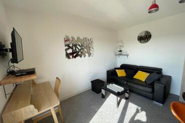 Appartement Chaleureux , Cosy, Bien équipé Et Bien Placé