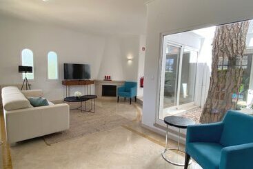 Charming 3 Bed Villa With Pool In Olhos De Agua