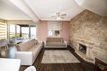 House With Amazing Sea View And Pool In Gumusluk