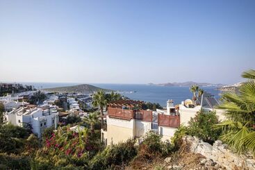 House With Amazing Sea View And Pool In Gumusluk