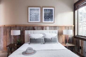Klamath By Avantstay Gorgeous Mountain Home W/ Fire Pit, Spa & Lake Views