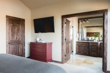Klamath By Avantstay Gorgeous Mountain Home W/ Fire Pit, Spa & Lake Views