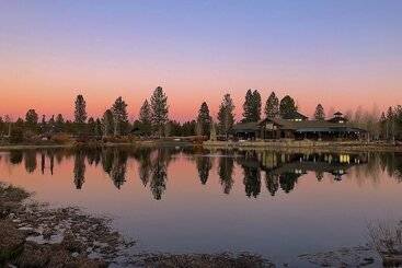 Klamath By Avantstay Gorgeous Mountain Home W/ Fire Pit, Spa & Lake Views