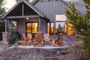 Klamath By Avantstay Gorgeous Mountain Home W/ Fire Pit, Spa & Lake Views