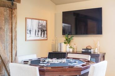 Klamath By Avantstay Gorgeous Mountain Home W/ Fire Pit, Spa & Lake Views
