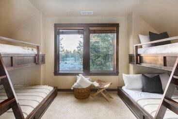 Klamath By Avantstay Gorgeous Mountain Home W/ Fire Pit, Spa & Lake Views