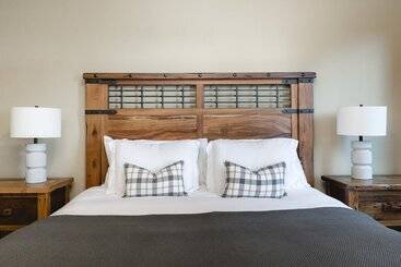 Klamath By Avantstay Gorgeous Mountain Home W/ Fire Pit, Spa & Lake Views