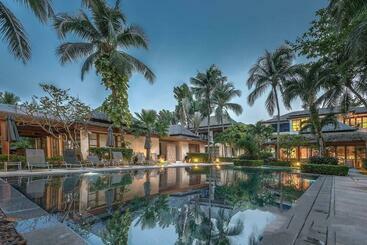 Luxury Apartment Right On The Beach