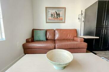 Sleepover 1bd 1ba Downtown Bowling Green Apartments