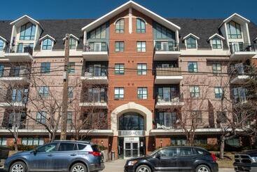 Comfy Home Office Condo W Parking Balcony Coffee