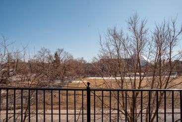 Comfy Home Office Condo W Parking Balcony Coffee