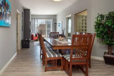 Comfy Home Office Condo W Parking Balcony Coffee