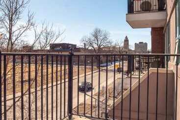 Comfy Home Office Condo W Parking Balcony Coffee