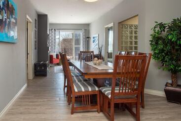 Comfy Home Office Condo W Parking Balcony Coffee