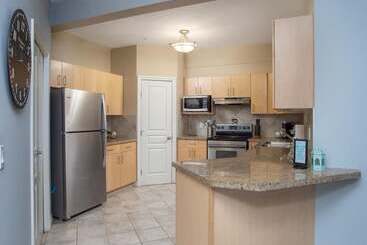 Comfy Home Office Condo W Parking Balcony Coffee