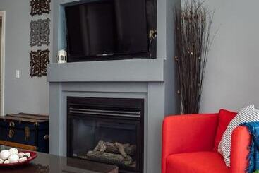 Comfy Home Office Condo W Parking Balcony Coffee