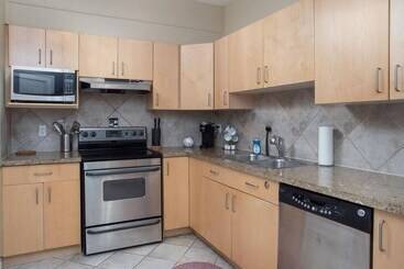 Comfy Home Office Condo W Parking Balcony Coffee