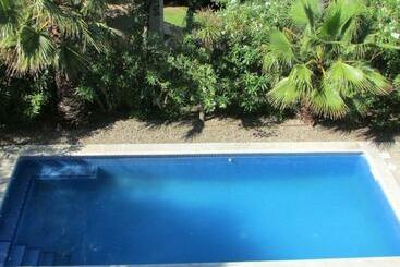 Cosy Apartment With Swimming Pool And Spacious Private Terrace