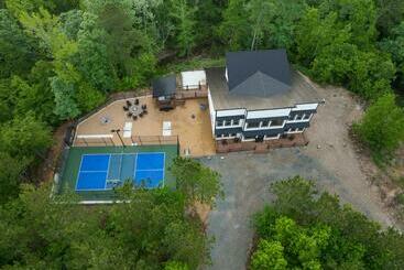 Disconnect2connect Creekside, Pickleball, Gameroom, Hottub, Firepit, Pet Friendly