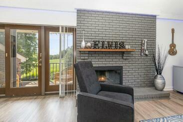 Large, Stunning Elvis Themed Condo,10 Min From Cvg