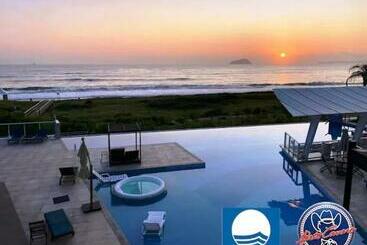 ツーリストアパートメント Apê Estilo Resort C/ Pé Na Areia E Vista Mar, Próximo Ao Beto Carrero