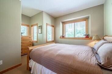 Bear S Paw Chalet   Amazing Location & Ski In/out