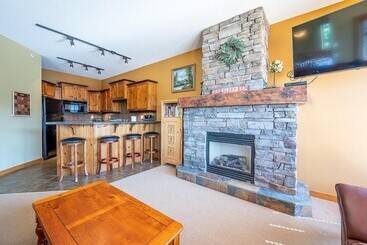 Bear S Paw Chalet   Amazing Location & Ski In/out