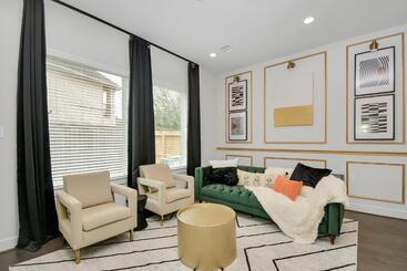 Emerald Palace   New, Modern 3br Townhome Close To Downtown, Nrg, Med Ctr