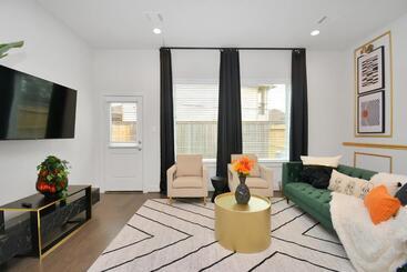 Emerald Palace New, Modern 3br Townhome Close To Downtown, Nrg, Med Ctr