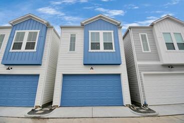Emerald Palace   New, Modern 3br Townhome Close To Downtown, Nrg, Med Ctr