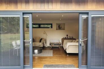 Rural Detached Annexe With Free Parking Canterbury