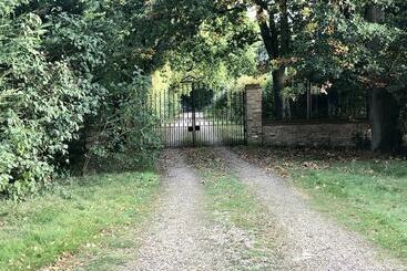 Rural Detached Annexe With Free Parking Canterbury