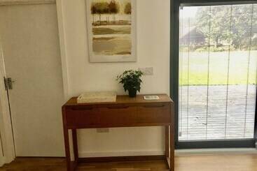 Rural Detached Annexe With Free Parking Canterbury