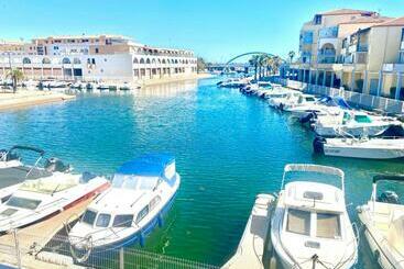 ツーリストアパートメント Magnifique Appart Marina Proche Plage Avec Parking