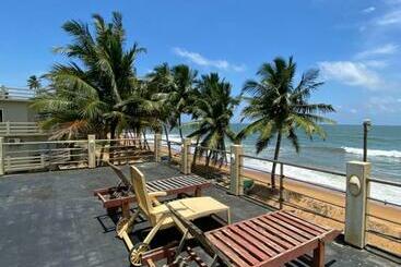 Oasis Beach Villa