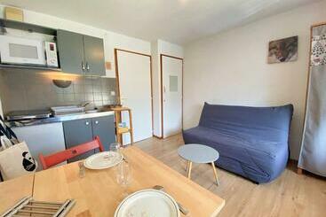 Studio Confortable Avec Balcon Et Parking Au Centre Du Village Fr 1 624 121