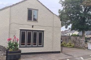 Charming 1 Bed Loft In Caerleon