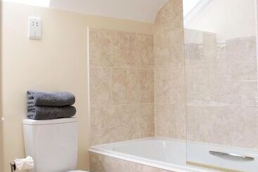 Charming 1 Bed Loft In Caerleon