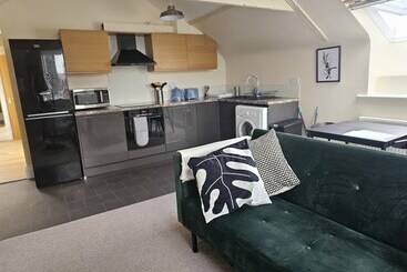 Charming 1 Bed Loft In Caerleon